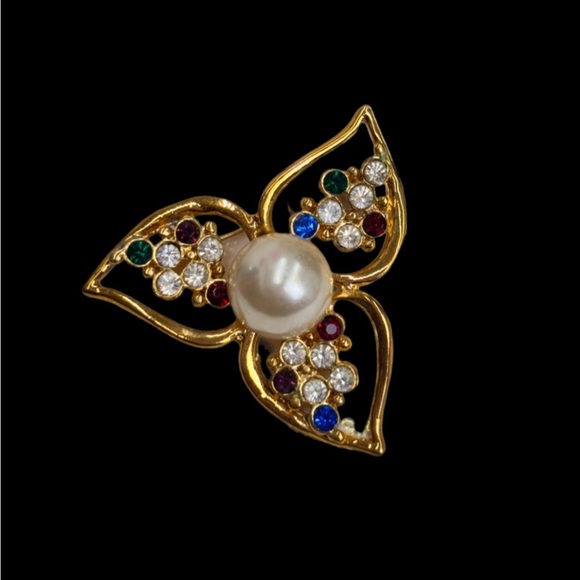 Mel Elegant Gold Flower Pendant with Pearl and Gem Accents Brooch - Picture 4 of 4